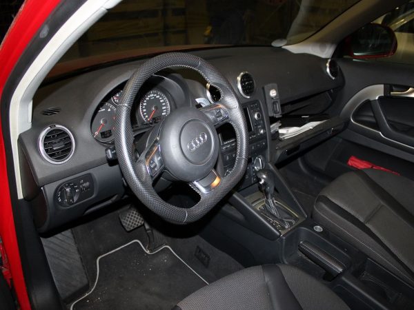 Dezmembrari Audi A3 8P facelift din 2009 1.6 tdi CAY xenon led adaptive volan sport navi plus color - Dezmembrari Auto - imagine 2
