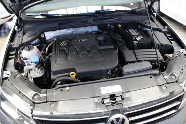 Dezmembrari VW Jetta din 2016 2.0 tdi CUU CUUB LD7X QYX xenon camera spate jante 17 tempomat piele - Dezmembrari Auto - imagine 2