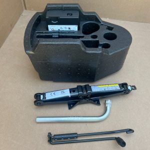 Kit cric cheie compresor roti VW Passat B8.5 variant din 2023 la 0 km - Dezmembrari Auto