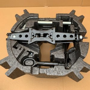 Kit cric cheie cui si suport VW Passat B8 limuzina facelift 2020 3Q0011031A 3Q0 011 031 A - Dezmembrari Auto