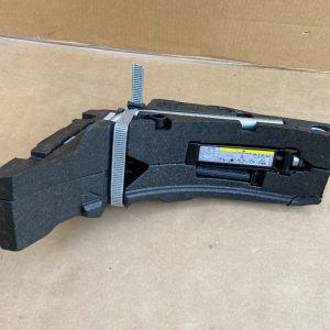 Kit cric cheie si suport VW Golf 7 hatchback 2016 5G0012115AD 5G0 012 115 AD - Dezmembrari Auto