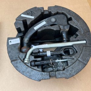 Kit cric cheie suport cui remorcare Skoda Octavia 3 variant din 2019 5E0093860B 5E0 093 860 B - Dezmembrari Auto