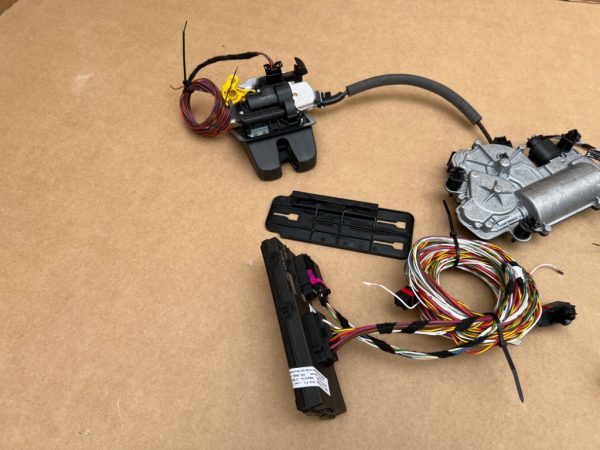 Kit deschidere haion electric VW Passat B8.5 variant R line din 2023 la 0 km - Dezmembrari Auto - imagine 2
