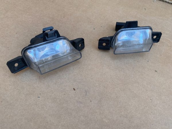 Lampi bara spate stanga dreapta VW Tiguan 5N 5N0941071 5N0 941 071 5N0941072 5N0 941 072 - Dezmembrari Auto