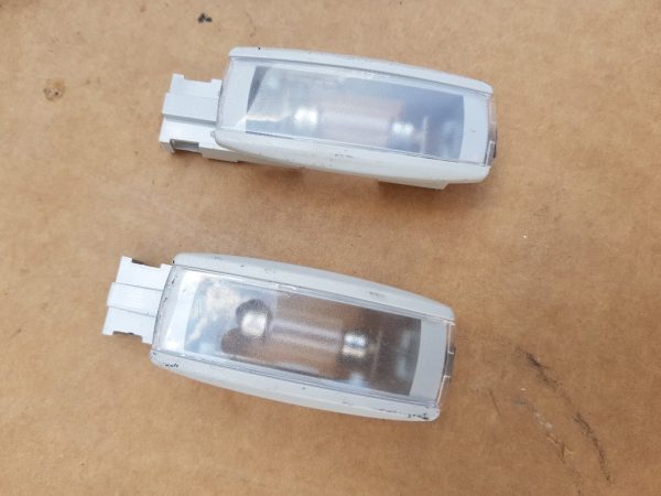 Lampi lampa parasolar stanga dreapta Audi A3 8P - Dezmembrari Auto
