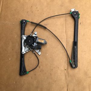 Macara electrica cu motoras dreapta fata Audi A4 B5 - Dezmembrari Auto