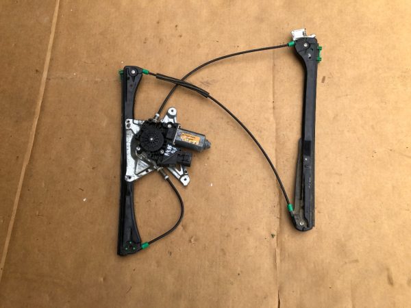 Macara electrica cu motoras dreapta fata Audi A4 B5 - Dezmembrari Auto