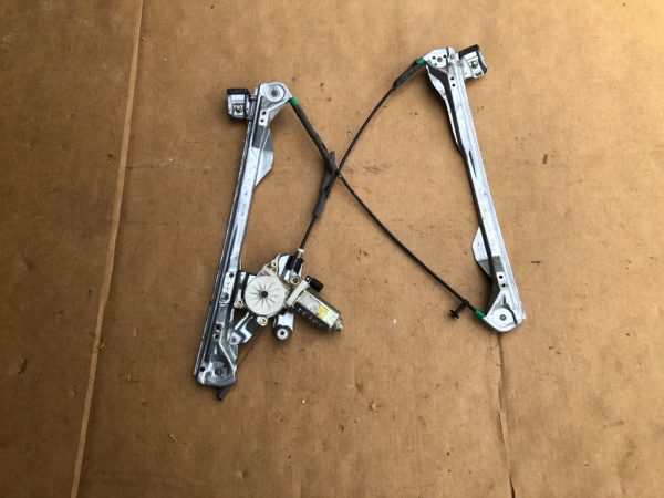 Macara electrica cu motoras dreapta fata Ford Focus 1 - Dezmembrari Auto
