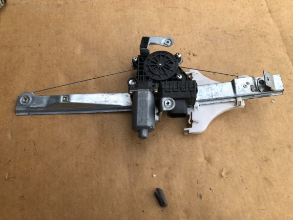 Macara electrica cu motoras geam stanga spate Ford Mondeo 2003 - Dezmembrari Auto