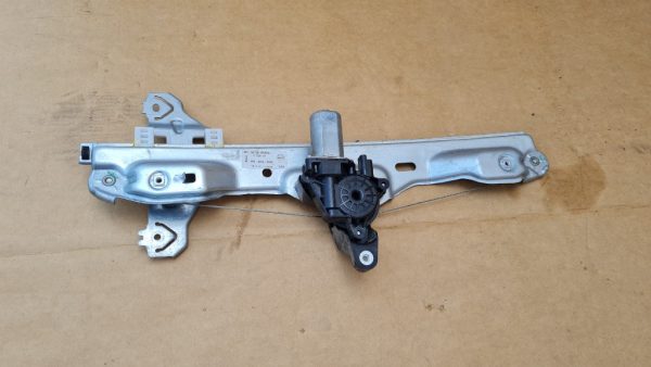 Macara electrica cu motoras dreapta spate Nissan Qashqai 2016 - Dezmembrari Auto
