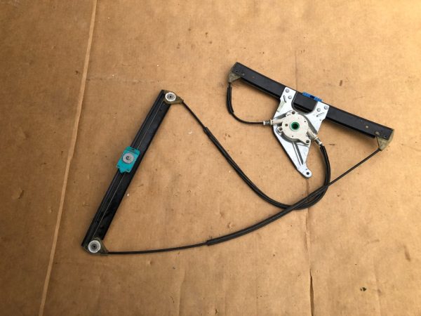 Macara electrica geam dreapta fata Audi A3 8L - Dezmembrari Auto