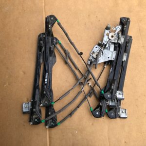 Macara electrica geam dreapta fata Ford Focus 1 - Dezmembrari Auto