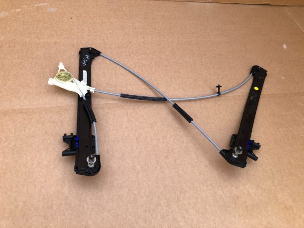 Macara geam dreapta Audi A3 8V 2 usi 8V3837462A 8V3 837 462 A - Dezmembrari Auto