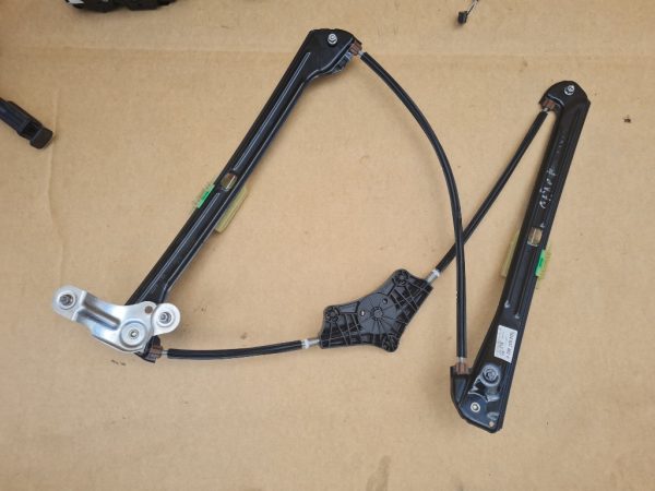 Macara geam dreapta fata VW Golf 7 5G4837462H 5G4 837 462 H - Dezmembrari Auto