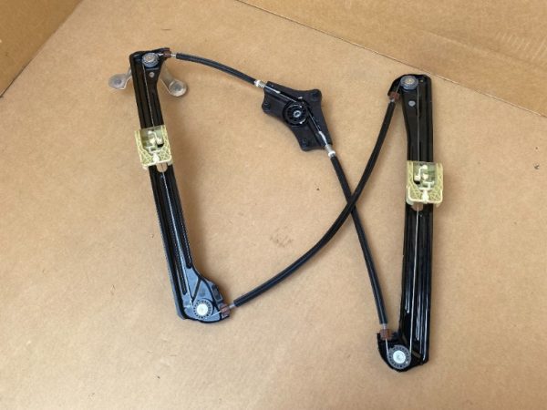 Macara geam dreapta fata VW Golf 7 5G4837462H 5G4 837 462 H la 0 km - Dezmembrari Auto