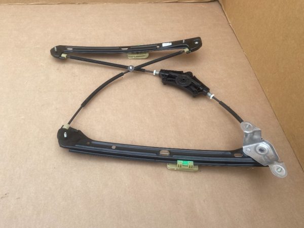 Macara geam dreapta fata VW Golf 7 5G4837462H 5G4 837 462 H la 0 km - Dezmembrari Auto