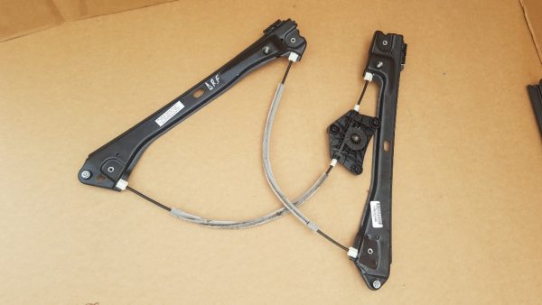 Macara geam dreapta fata VW Jetta 2016 5C6837462K 5C6 837 462 K - Dezmembrari Auto