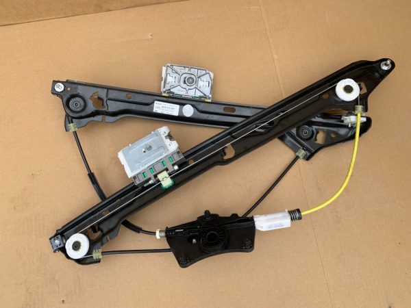 Macara geam dreapta spate Audi Q8 2019 4M8839462 4M8 839 462 - Dezmembrari Auto