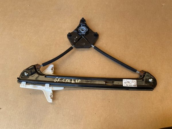 Macara geam dreapta spate spate VW Golf 7 hatchback 5G4839462C 5G4 839 462 C - Dezmembrari Auto