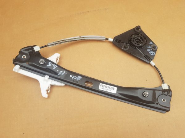 Macara geam dreapta spate VW Jetta facelift 2016 5C6839462D 5C6 839 462 D - Dezmembrari Auto