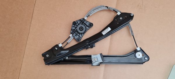 Macara geam stanga fata VW Jetta 2017 5C6837461K 5C6 837 461 K - Dezmembrari Auto