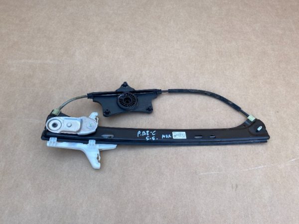 Macara geam stanga spate VW Passat B8 variant 3G9839461A 3G9 839 461 A - Dezmembrari Auto