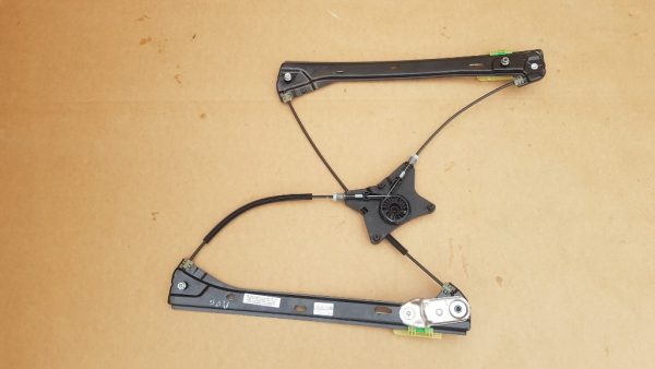 Macara geam usa stanga fata VW Passat B8 3G0837461C 3G0 837 461 C - Dezmembrari Auto
