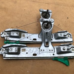 Macara manuala geam dreapta spate Opel Astra J combi - Dezmembrari Auto