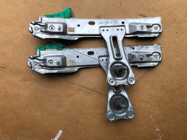 Macara manuala stanga spate Opel Astra J combi - Dezmembrari Auto
