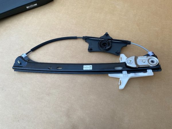 Macara usa dreapta spate VW Passat B8 2023 variant 3G9839462B 3G9 839 462 B la 0 km - Dezmembrari Auto