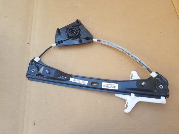 Macara usa stanga spate VW Jetta 2016 3026855J - Dezmembrari Auto