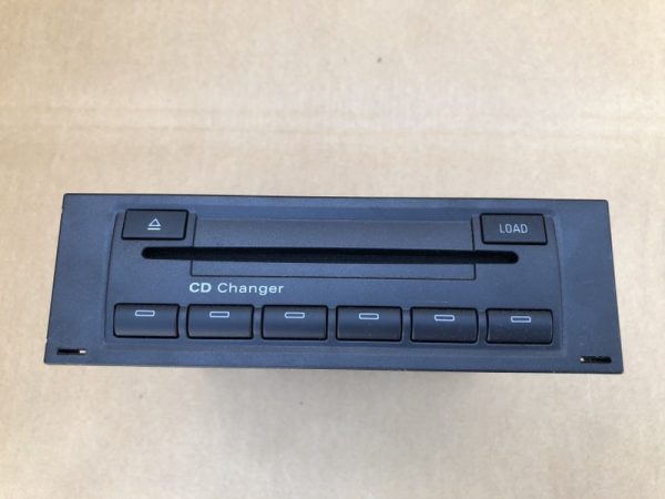 Magazie CD Audi A3 8P s-line 8E0035111D 8E0 035 111 D - Dezmembrari Auto