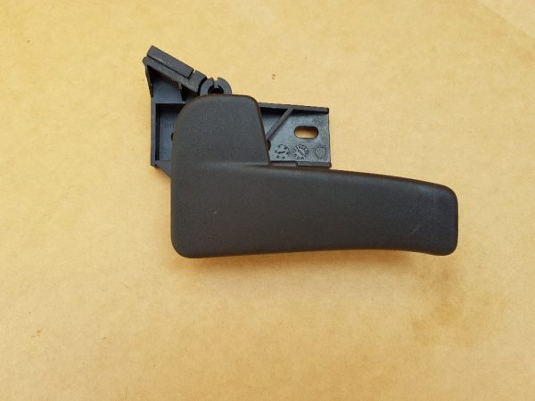 Maner deschidere capota VW Jetta 2016 5C1823533 5C1 823 533 - Dezmembrari Auto