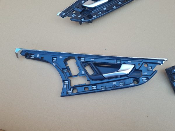 Maner interior dreapta fata Audi Q8 2019 4M0837020B 4M0 837 020 B - Dezmembrari Auto