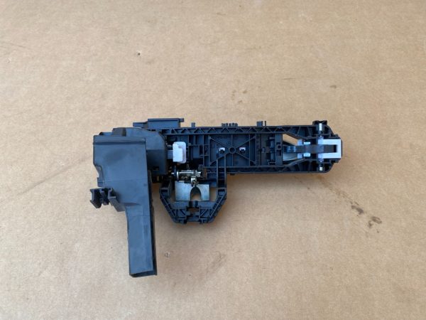 Maner interior usa stanga fata Mercedes B Class W246 A34550101 - Dezmembrari Auto