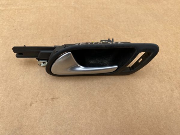 Maner interior usa stanga fata VW Golf 5 / Jetta 1K1837113 1K1 837 113 - Dezmembrari Auto