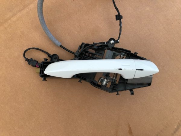 Maner keyless entry usa dreapta fata VW Passat B8 - Dezmembrari Auto