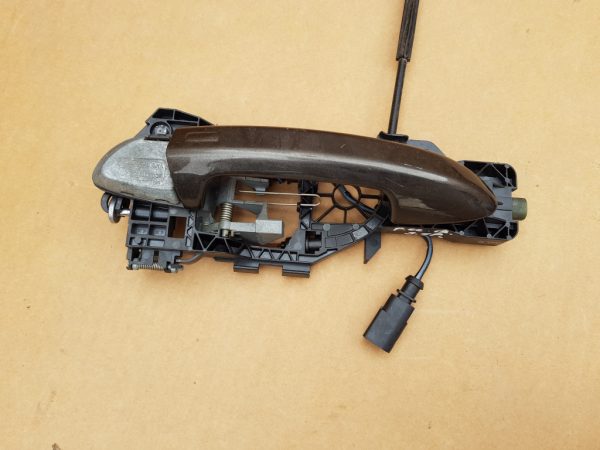 Maner usa kessy keyless entry stanga spate VW Passat CC B6 B7 - Dezmembrari Auto