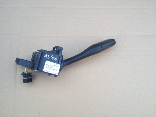 Maneta semnalizare Audi A3 8P 8P0953513A 8P0 953 513 A - Dezmembrari Auto