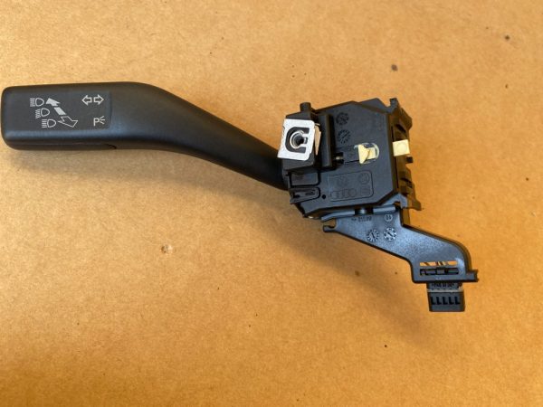 Maneta semnalizare VW Golf 5 1K0953513E 1K0 953 513 E - Dezmembrari Auto