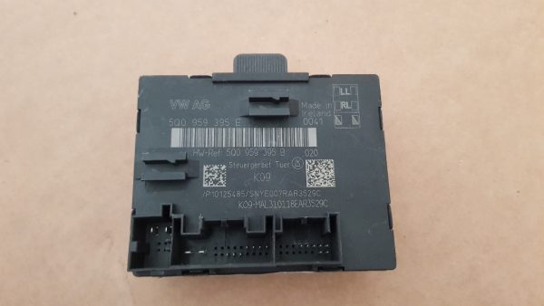 Modul calculator confort usa dreapta spate VW Passat B8 5Q0959395E 5Q0959395B - Dezmembrari Auto