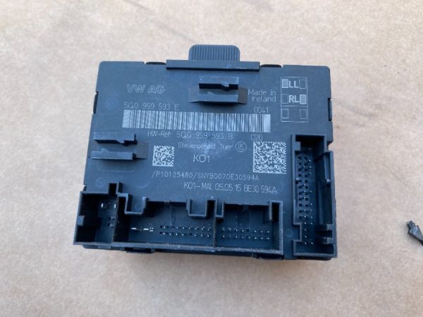 Modul calculator confort usa stanga fata VW Passat B8 5Q0959593E 5Q0 959 593 E 5Q0959593B 5Q0 959 593 B - Dezmembrari Auto