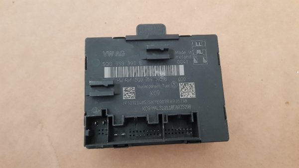 Modul calculator confort usa stanga spate VW Passat B8 5Q0959395E 5Q0959395B - Dezmembrari Auto