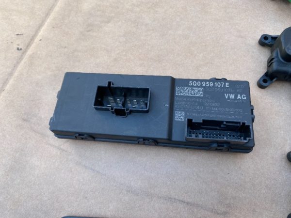 Modul haion electric VW Passat B8 5Q0959107E 5Q0 959 107 E - Dezmembrari Auto