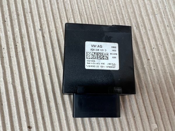 Modul pompa 3Q0906121D 3Q0 906 121 D VW Passat B8 din 2022 la 0 km - Dezmembrari Auto
