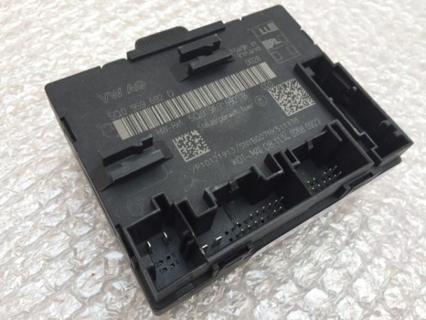 Modul / releu usa dreapta fata VW Passat B8 5Q0 959 595 D 5Q0959595D - Dezmembrari Auto