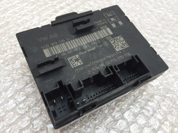 Modul / releu usa dreapta spate VW Passat B8 5Q0 959 595 D 5Q0959595D - Dezmembrari Auto