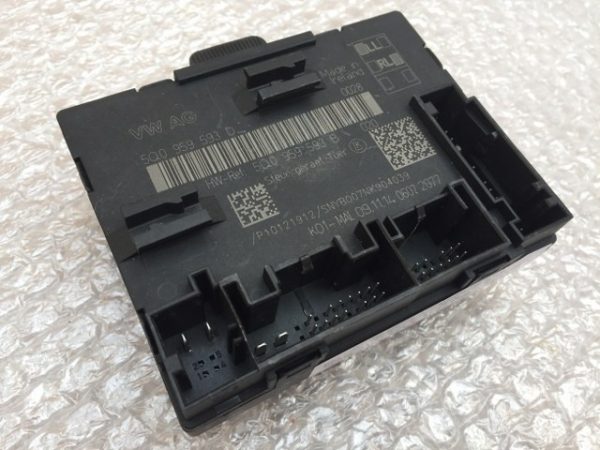 Modul / releu usa stanga fata VW Passat B8 5Q0 959 593 D 5Q0959593D - Dezmembrari Auto