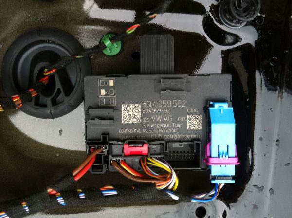 Modul usa dreapta fata VW Golf 7 5Q4959592 - Dezmembrari Auto