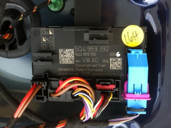 Modul usa dreapta fata VW Golf 7 5Q4959382 - Dezmembrari Auto
